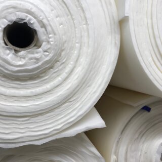 Steppschaum weiß 10 mm 150 cm breit beidseitig kaschiert / Rolle á  20 m + 1 x 23 m  / Preis per m / Porto + Versandzuschlag 21,00 Euro